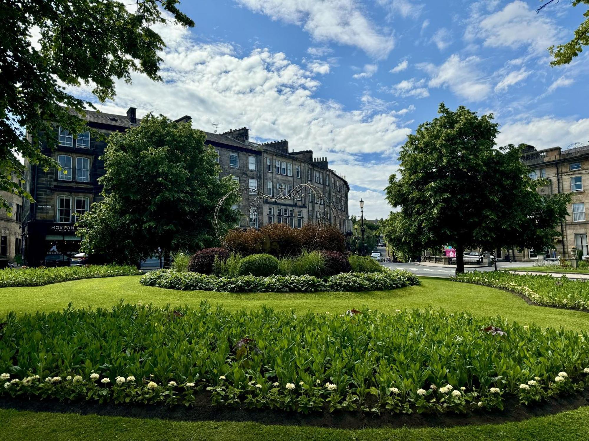 The Crown View - Luxury Apartment - Free Parking Nearby Harrogate Exteriör bild